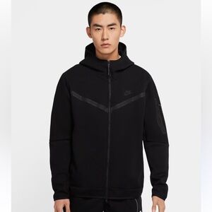 Nike Black hoodie large men’s active wear sports wear tech fleece jacket